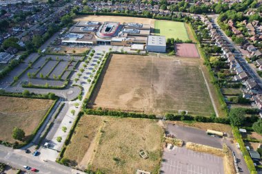 Sixth Form College Luton Bedfordshire Luton, England Great Britain. Specialist Sixth Form College providing academic and general vocational education for 16 to 18 year olds in Luton. Established in 1966,  College is the oldest such institution