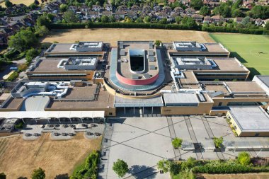 Sixth Form College Luton Bedfordshire Luton, England Great Britain. Specialist Sixth Form College providing academic and general vocational education for 16 to 18 year olds in Luton. Established in 1966,  College is the oldest such institution