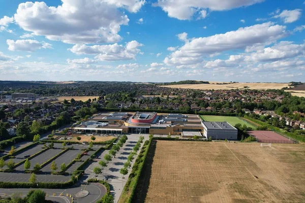 Sixth Form College Luton Bedfordshire Luton, England Great Britain. Specialist Sixth Form College providing academic and general vocational education for 16 to 18 year olds in Luton. Established in 1966,  College is the oldest such institution