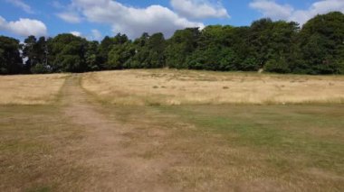 İngiltere 'nin Luton kasabasındaki yerel halk parkının yüksek açılı görüntüleri.