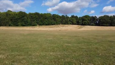 İngiltere 'nin Luton kasabasındaki yerel halk parkının yüksek açılı görüntüleri.
