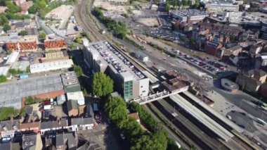 İngiltere 'nin merkez Luton kasabasındaki binaların güzel yüksek açılı görüntüleri