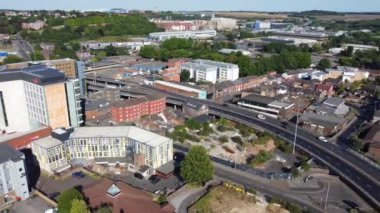 Luton Şehir Merkezi Binaları Yüksek Açı Görünümü, İngiliz Şehri üzerindeki Drone Görüntüsü