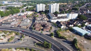 Luton Şehir Merkezi Binaları Yüksek Açı Görünümü, İngiliz Şehri üzerindeki Drone Görüntüsü