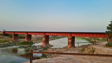 Nala Dake 'de gün batımı Kala Shah Kaku Punjab Pakistan