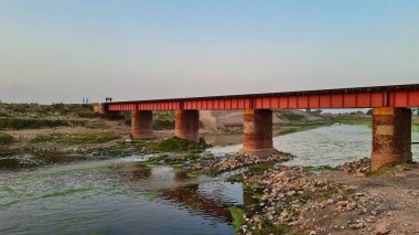 Nala Dake 'de gün batımı Kala Shah Kaku Punjab Pakistan