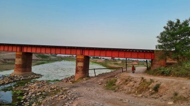 Nala Dake 'de gün batımı Kala Shah Kaku Punjab Pakistan