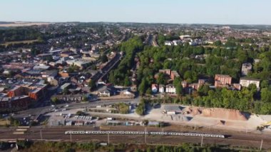 İngiltere 'den geçen raylardaki İngiliz Demiryolları. Drone Kamera Görünümü 