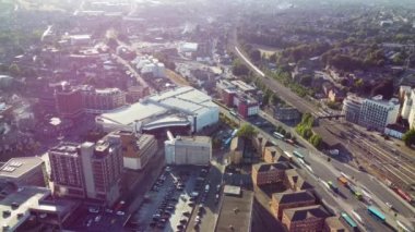 İngiltere 'den geçen raylardaki İngiliz Demiryolları. Drone Kamera Görünümü 