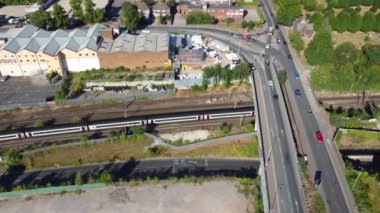 İngiltere 'den geçen raylardaki İngiliz Demiryolları. Drone Kamera Görünümü 