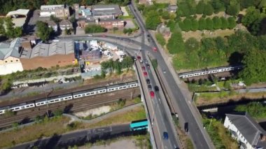 İngiltere 'den geçen raylardaki İngiliz Demiryolları. Drone Kamera Görünümü 