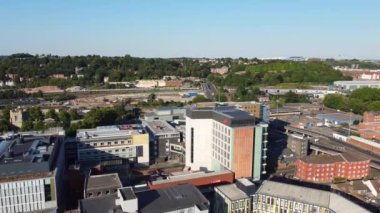 İngiltere 'den geçen raylardaki İngiliz Demiryolları. Drone Kamera Görünümü 