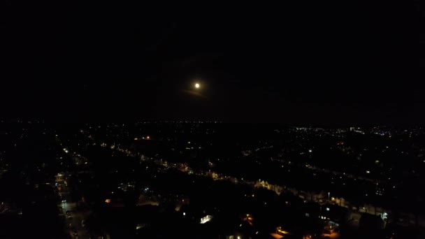 Moon Light Sobre British Town Por Noche Toma Imágenes Ángulo — Vídeos de Stock