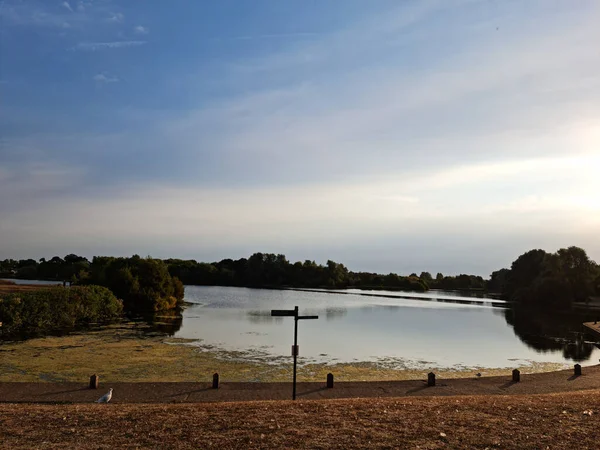 Aerial View Caldecotte Lake Sunset Beautiful Lake Split Sides Drone — Stok fotoğraf