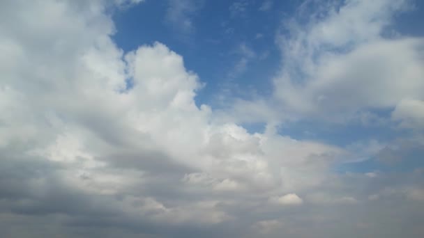 Быстрые Движущиеся Облака Над Британским Городом Кадры Time Lapse Дождливый — стоковое видео