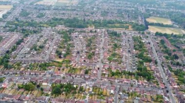 İngiliz şehrinin güzel yüksek açılı manzarası dramatik bulutlu bir günde, Luton Town Center 'ın hava manzarası