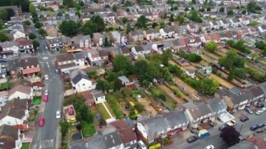 İngiliz şehrinin güzel yüksek açılı manzarası dramatik bulutlu bir günde, Luton Town Center 'ın hava manzarası