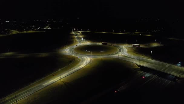 Routes Éclairées Circulation Sur Ville Britannique Pendant Nuit — Video