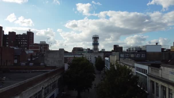 Fliegende Tauben Der Mittelenglischen Stadt Luton — Stockvideo