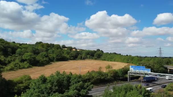 Υψηλής Γωνίας Πλάνα Των Βρετανικών Αυτοκινητοδρόμων Κίνηση Πλάνα Του Drone — Αρχείο Βίντεο