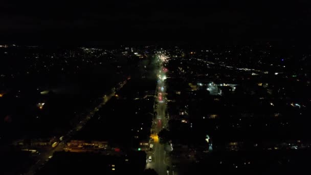 Живой Фейерверк Над Английским Городом Лутон Свадебную Ночь Ночной Полёт — стоковое видео