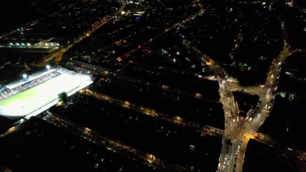 Ночной Вид Воздуха Иллюминированный Британский Город След Дрона Английском Городе — стоковое видео