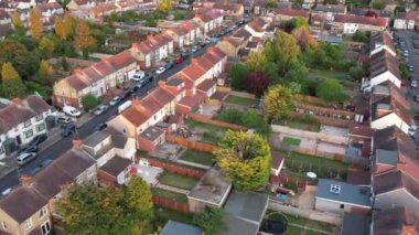 Gün batımında İngiliz Yerleşim Evleri 'nin hava görüntüleri.