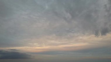 Dramatik Bulutların ve Gökyüzünün Güzel Yüksek Açılı Görüntüsü