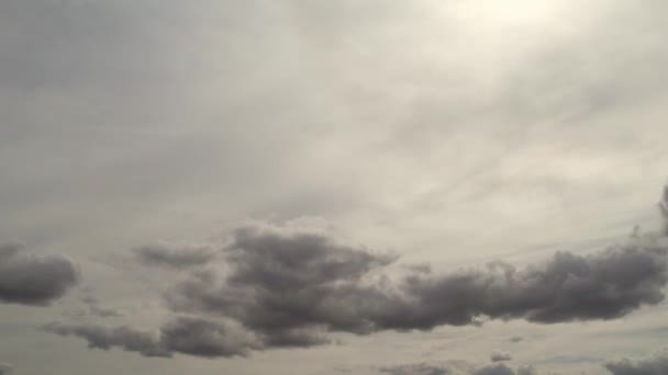 Όμορφη Υψηλή Γωνία Πλάνα Δραματικά Σύννεφα Και Ουρανός — Αρχείο Βίντεο