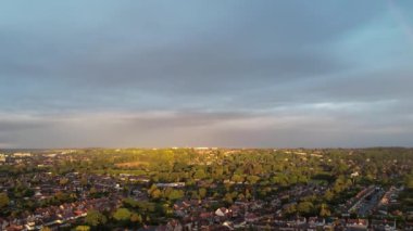 Luton şehrinde Gökkuşağının Yüksek Açılı Görüntüsü