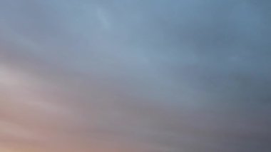 Dramatik Bulutların ve Gökyüzünün Güzel Yüksek Açılı Görüntüsü