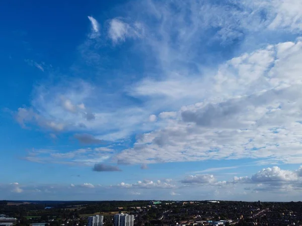 英国英格兰城市上空美丽的云彩场景 — 图库照片