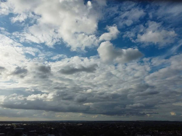 Schöne Wolkenlandschaft Über Der Britischen Stadt England — Stockfoto