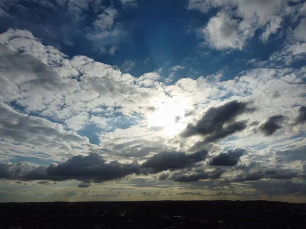 Над Британским Городом Англия Сгущаются Тучи — стоковое фото