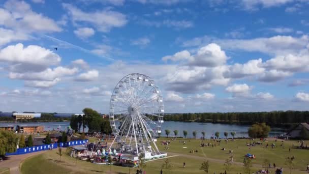 Ferris Wheel Rides Willen Lake Public Park Milton Keynes Engeland — Stockvideo