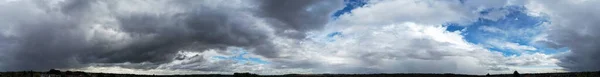 Beautiful Dramatic Clouds British City — стокове фото