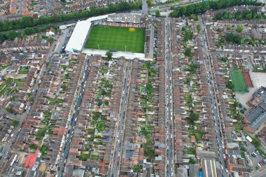 İngiltere 'nin Luton şehrindeki konutların yüksek açılı hava görüntüsü