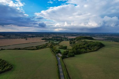 İngiltere 'de İngiliz Kırsal Bölgesi ve Köyü Yüksek Açı Görünümü
