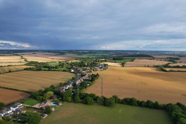 İngiltere 'de İngiliz Kırsal Bölgesi ve Köyü Yüksek Açı Görünümü