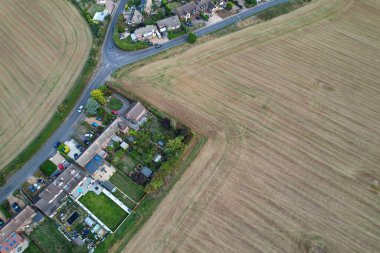 İngiltere 'de İngiliz Kırsal Bölgesi ve Köyü Yüksek Açı Görünümü