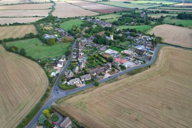 İngiltere 'de İngiliz Kırsal Bölgesi ve Köyü Yüksek Açı Görünümü