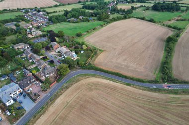 İngiltere 'de İngiliz Kırsal Bölgesi ve Köyü Yüksek Açı Görünümü