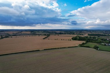 İngiltere 'de İngiliz Kırsal Bölgesi ve Köyü Yüksek Açı Görünümü
