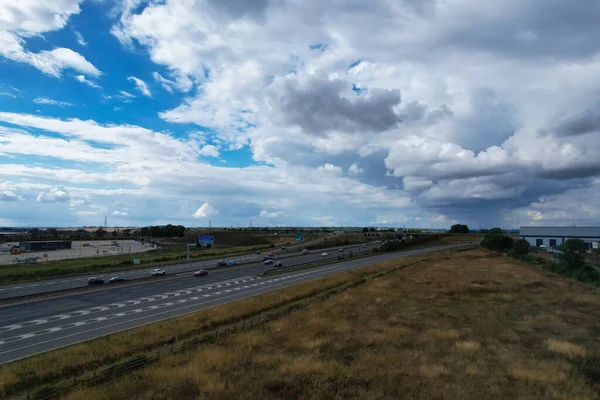 英国高速公路美丽的航景M1 J11A无人驾驶飞机的摄像 — 图库照片