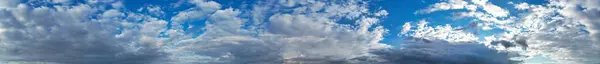 英国英格兰城市上空美丽的风暴云彩场景 — 图库照片