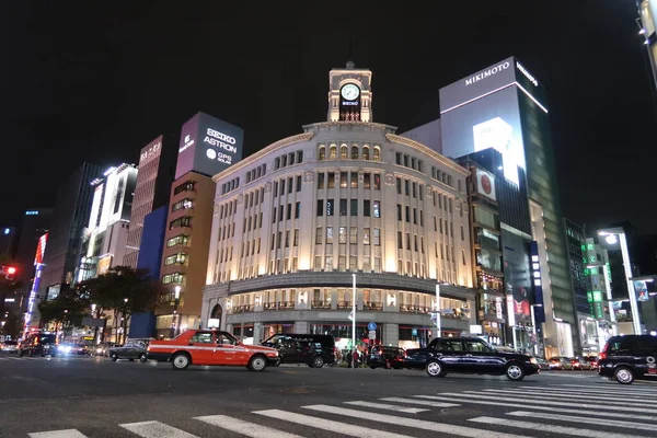 日本东京 2022年11月11日 东京市中心道路和建筑物美丽的低角度视图 — 图库照片