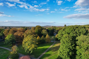 Gündüz vakti Wardown Park 'ta Yeşil Bitkiler ve Ağaçlar