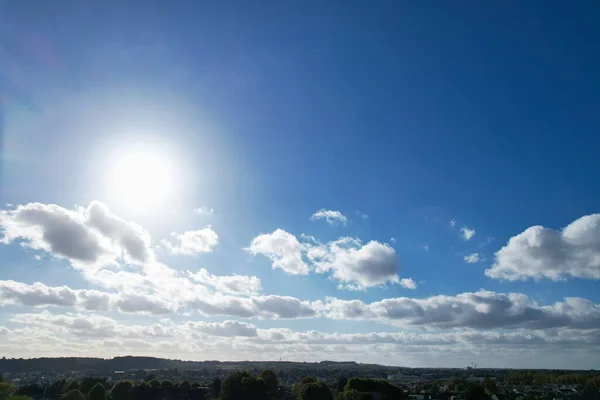 Ясный Солнечный День Над Городом Будет Облачно Прояснениями — стоковое фото