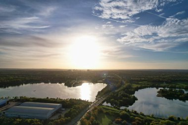 En İyi Yüksek Açılı Dramatik Bulutlar ve Güçlü Rüzgârlarda Gökyüzü İngiltere Büyük Britanya üzerinde