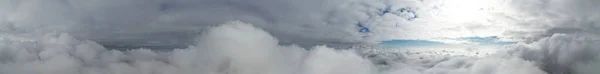 Través Las Nubes Por Encima Del Cielo — Foto de Stock